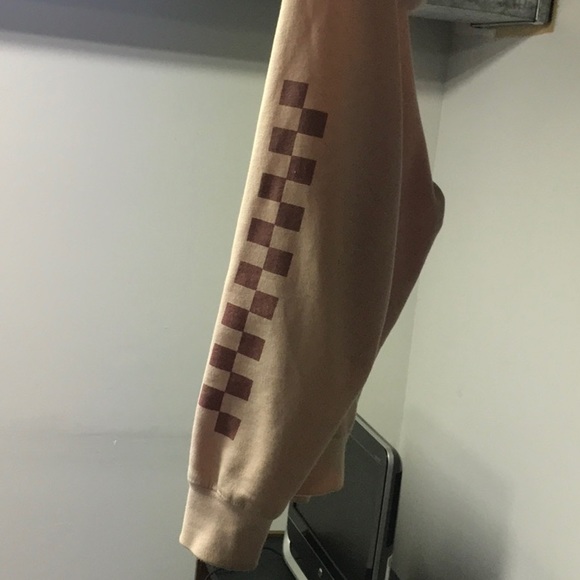 A pink hoodie - Picture 3 of 3